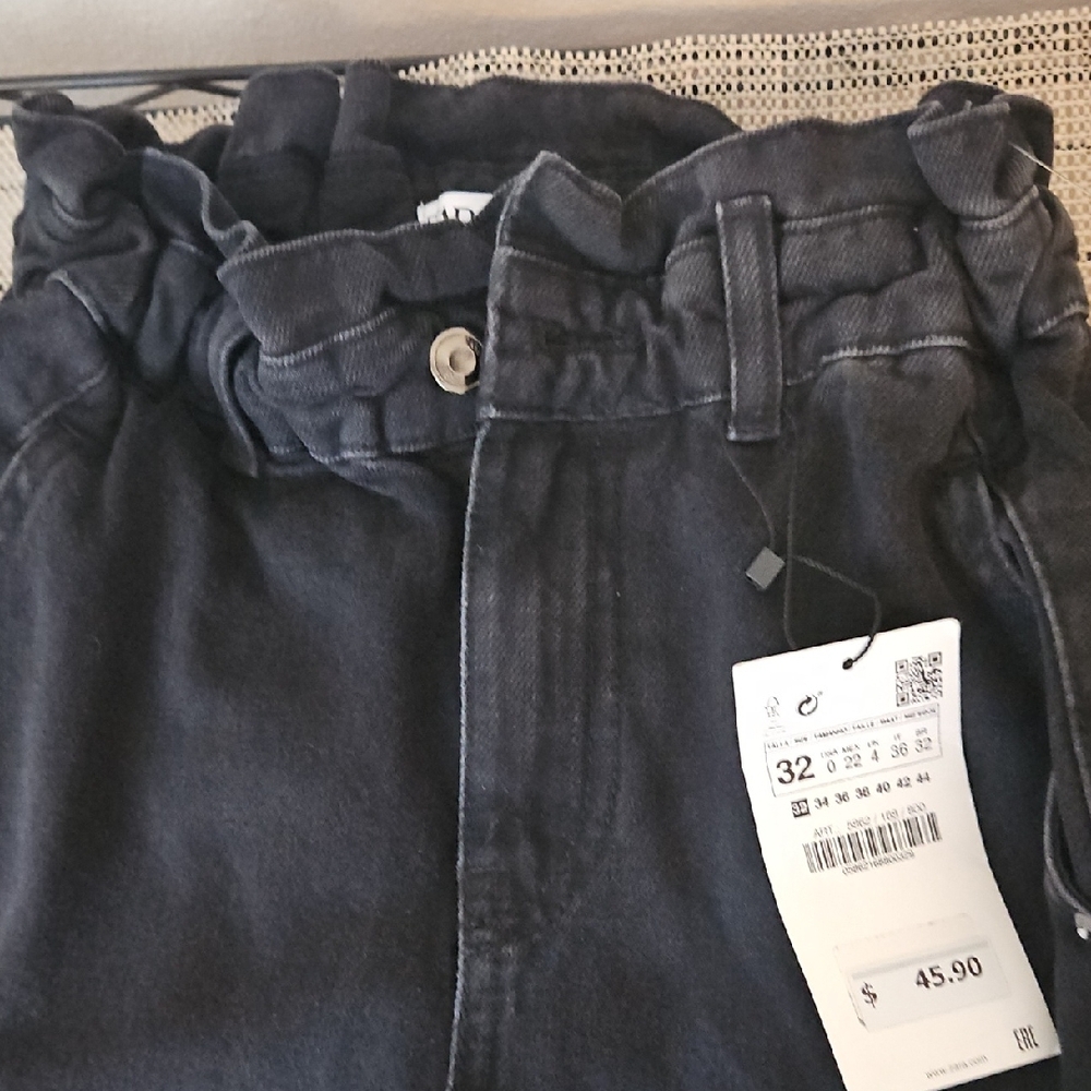 🔴 Zara Black Ankle Jeans